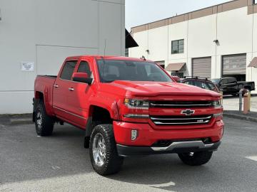 2017 Chevrolet Silverado   LTZ 6.2L Crew Cab 4WD Tout compris hors homologation 4500e